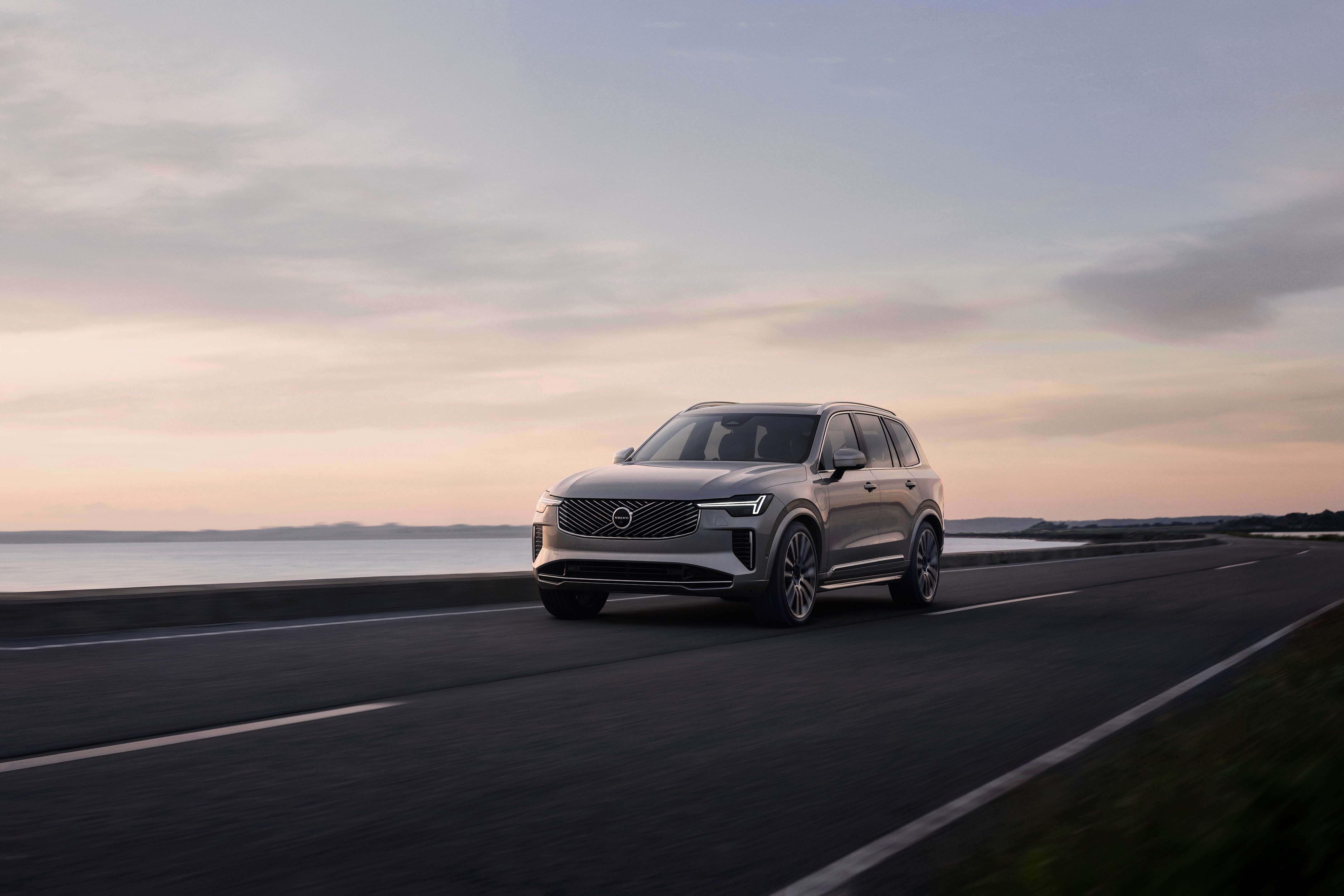 The New 2024 Volvo XC90: A Premium Hybrid SUV That Redefines Luxury and Efficiency