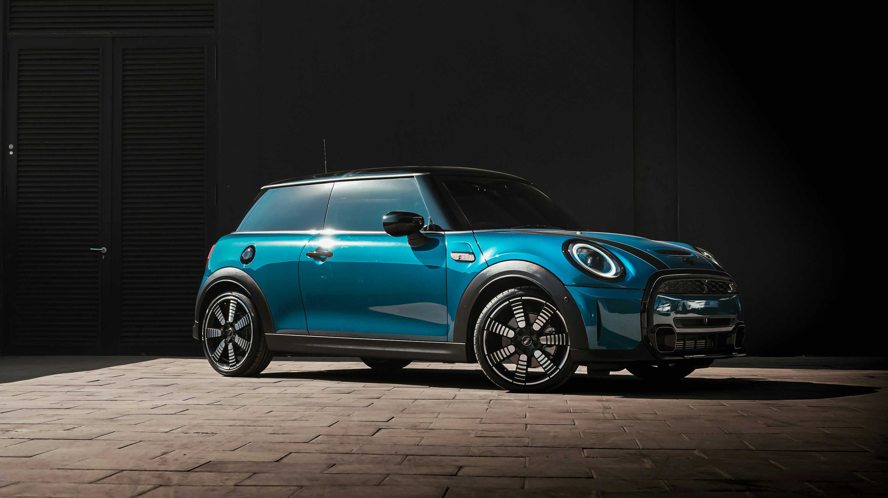 Drive Your Dream MINI Cooper: Why Leasing Through RightLease Is the Smart Choice
