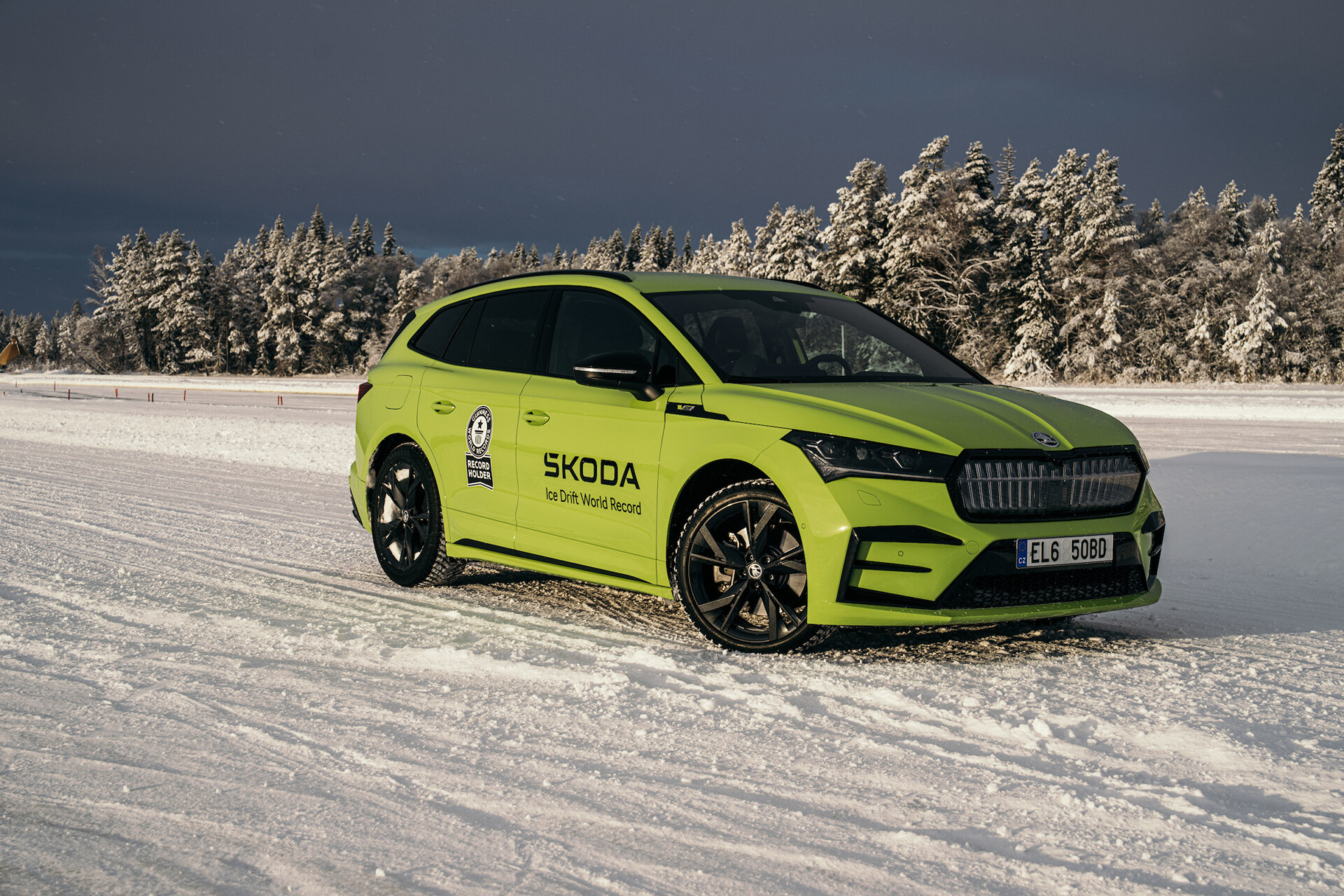 Skoda Enyaq iV vRS SUV Sets GUINNESS WORLD RECORDS Ice Drift
