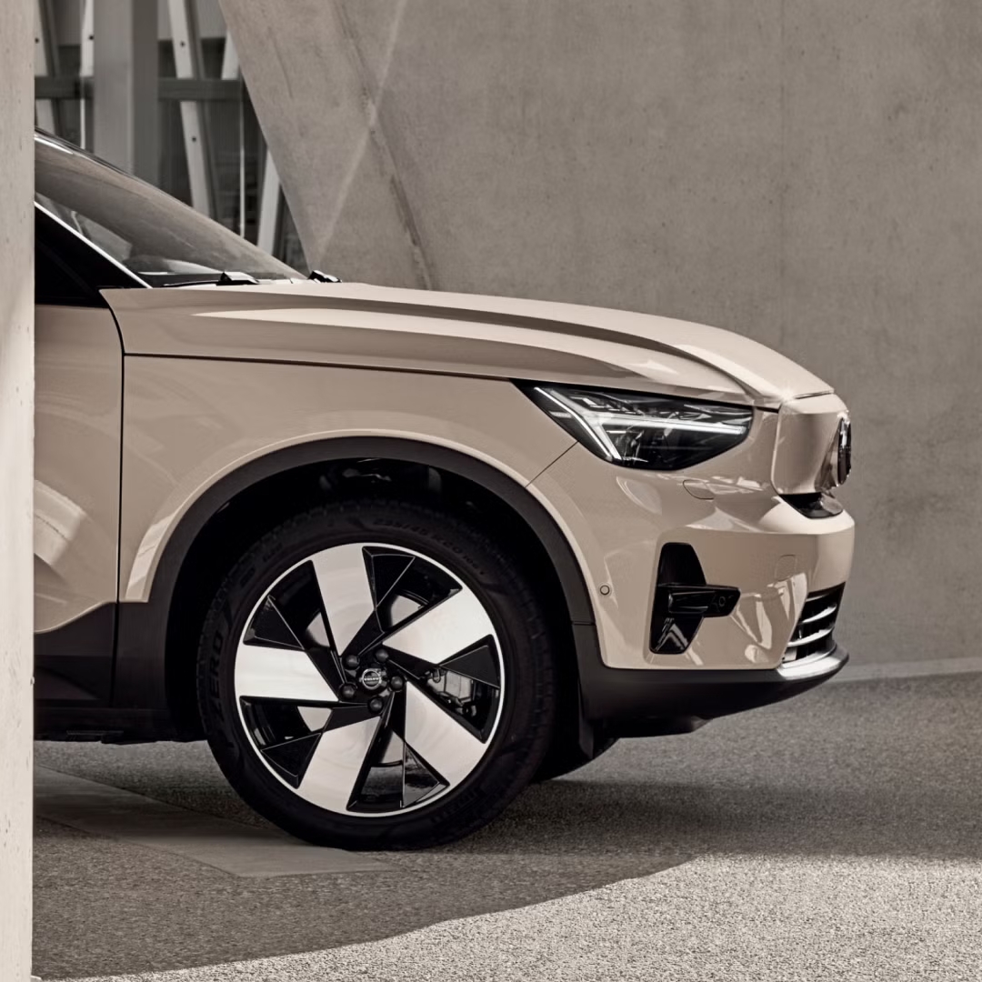 Volvo EX40 Front Corner