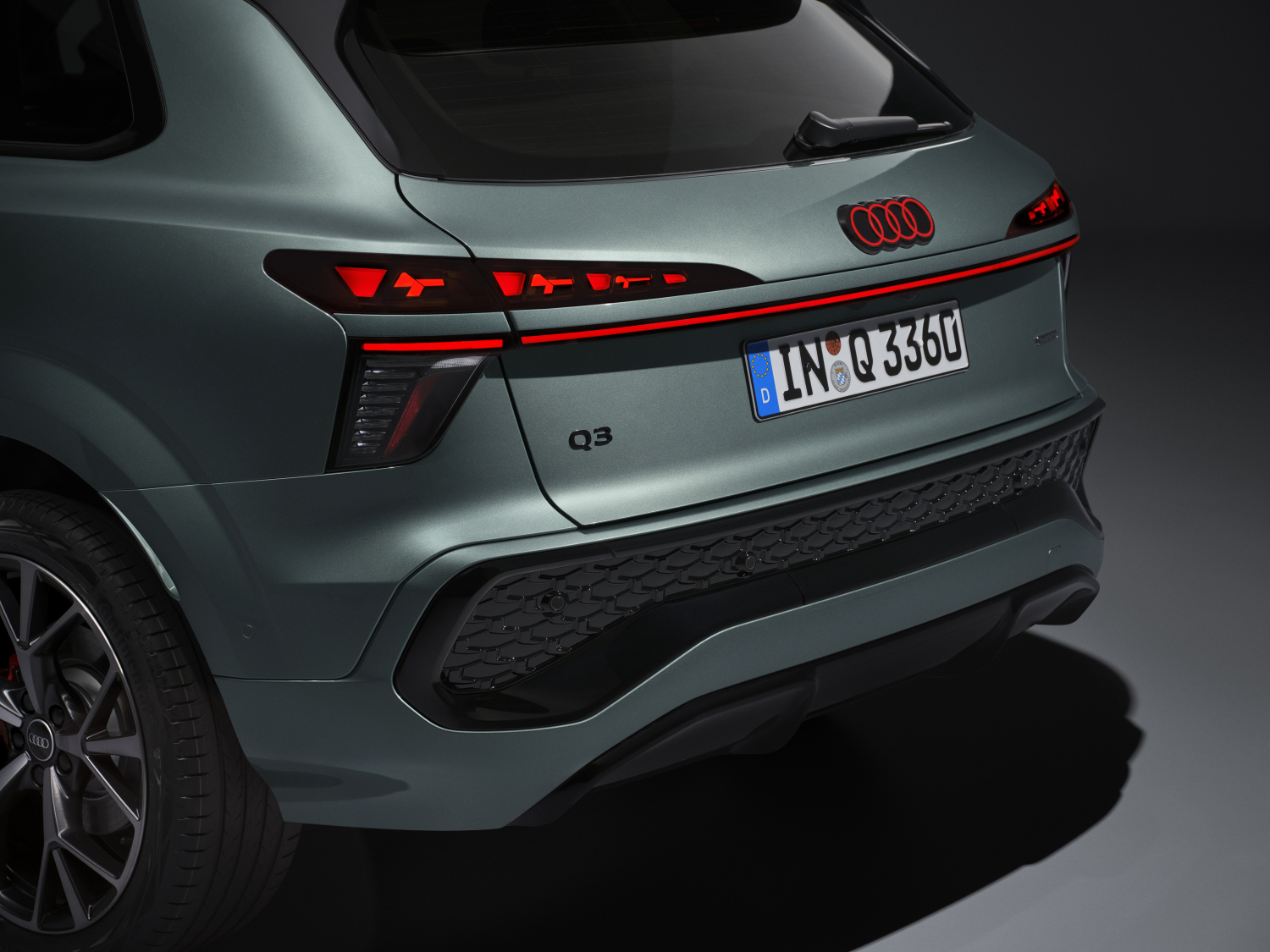 The rear corner profile of the new Audi Q3