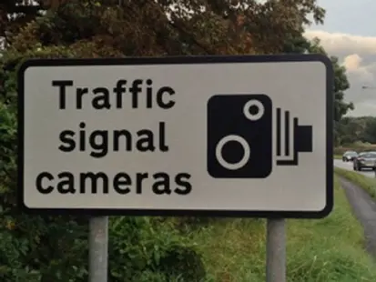 An image showing a traffic signal camera sign, which is usually shown a few metres before a secton with traffic light or speed cameras