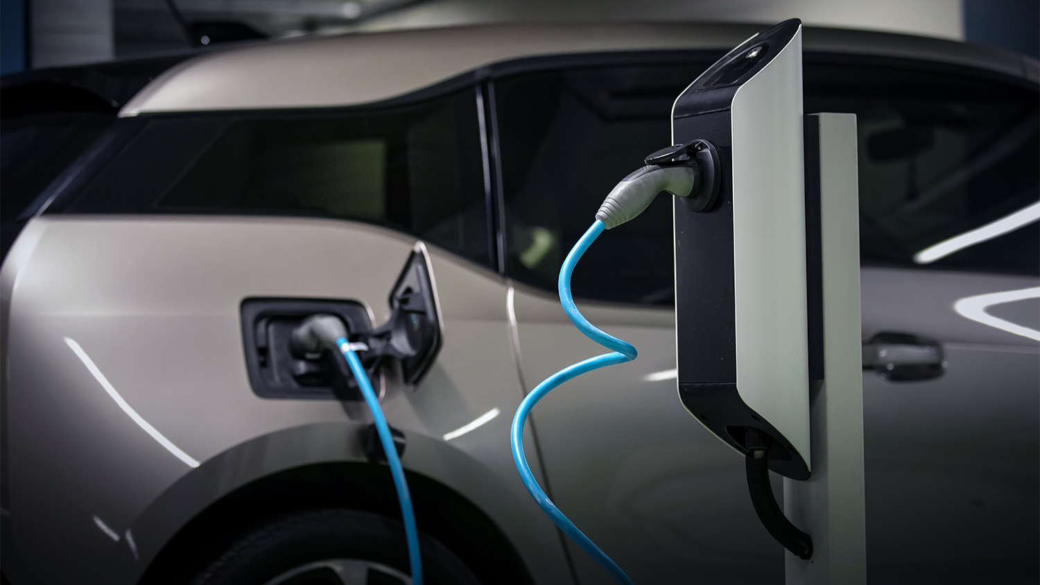 How long does it take to charge an electric car?