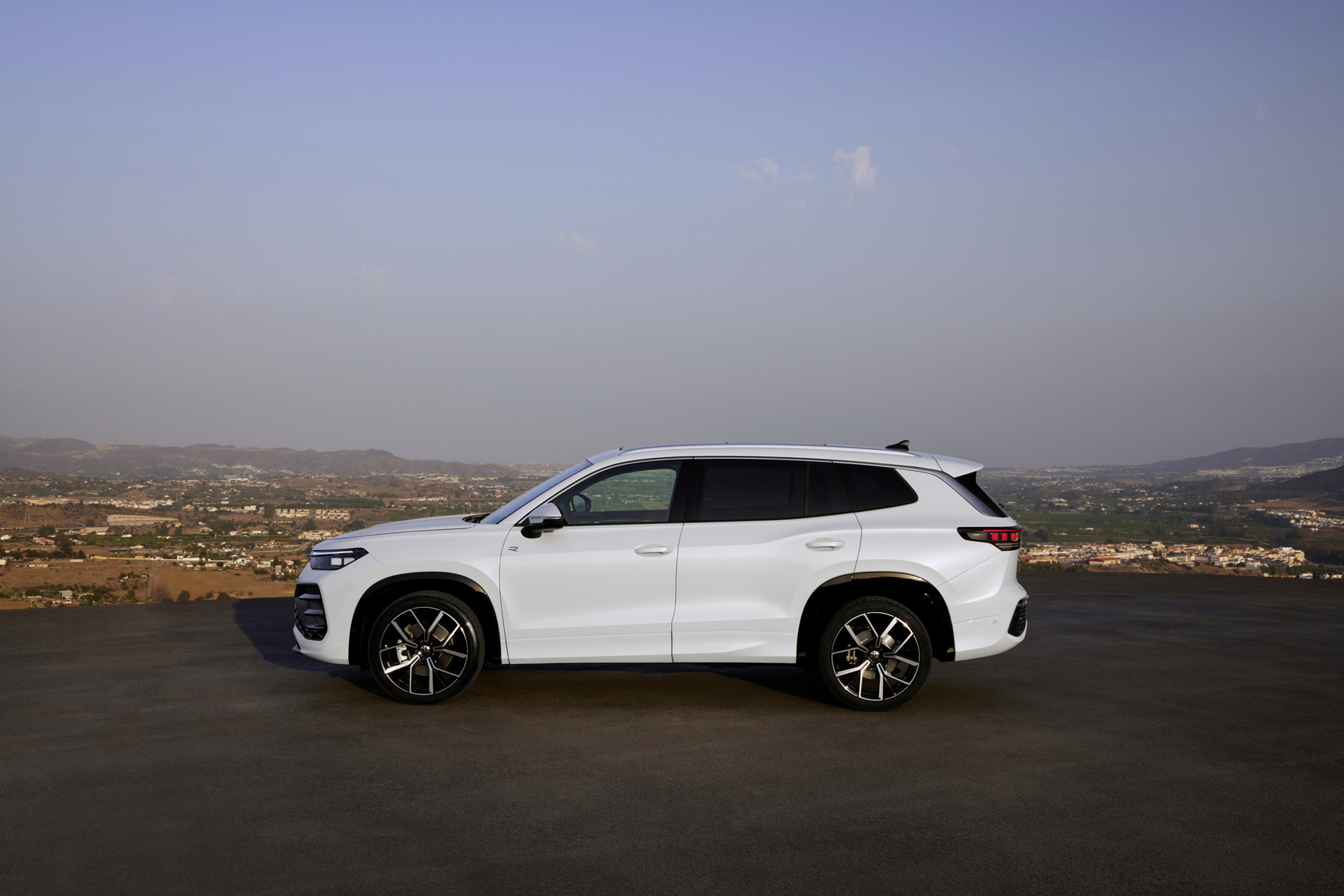 New Volkswagen Tayron Side