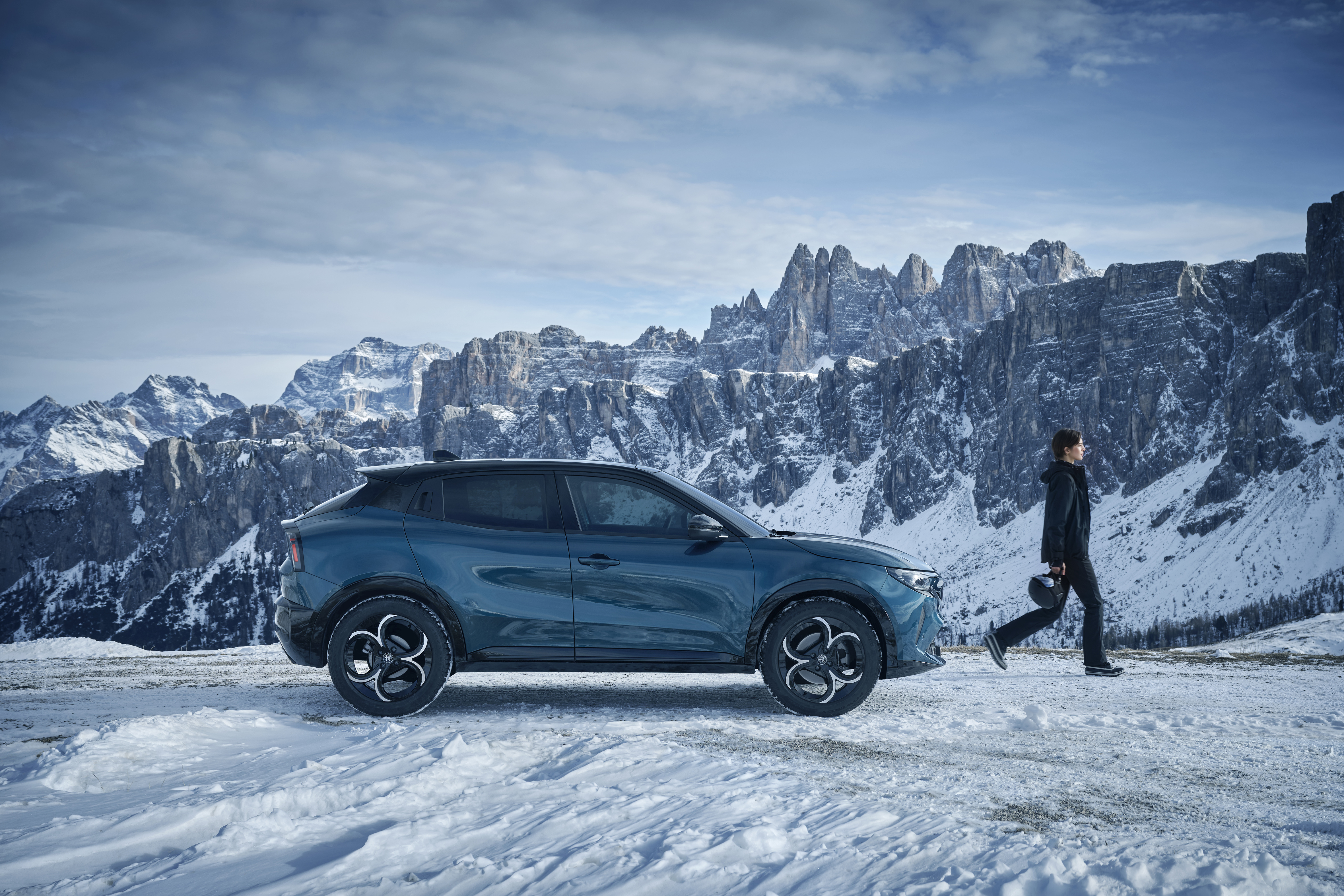 Discover the Alfa Romeo Junior Ibrida: Price, Specs, and More