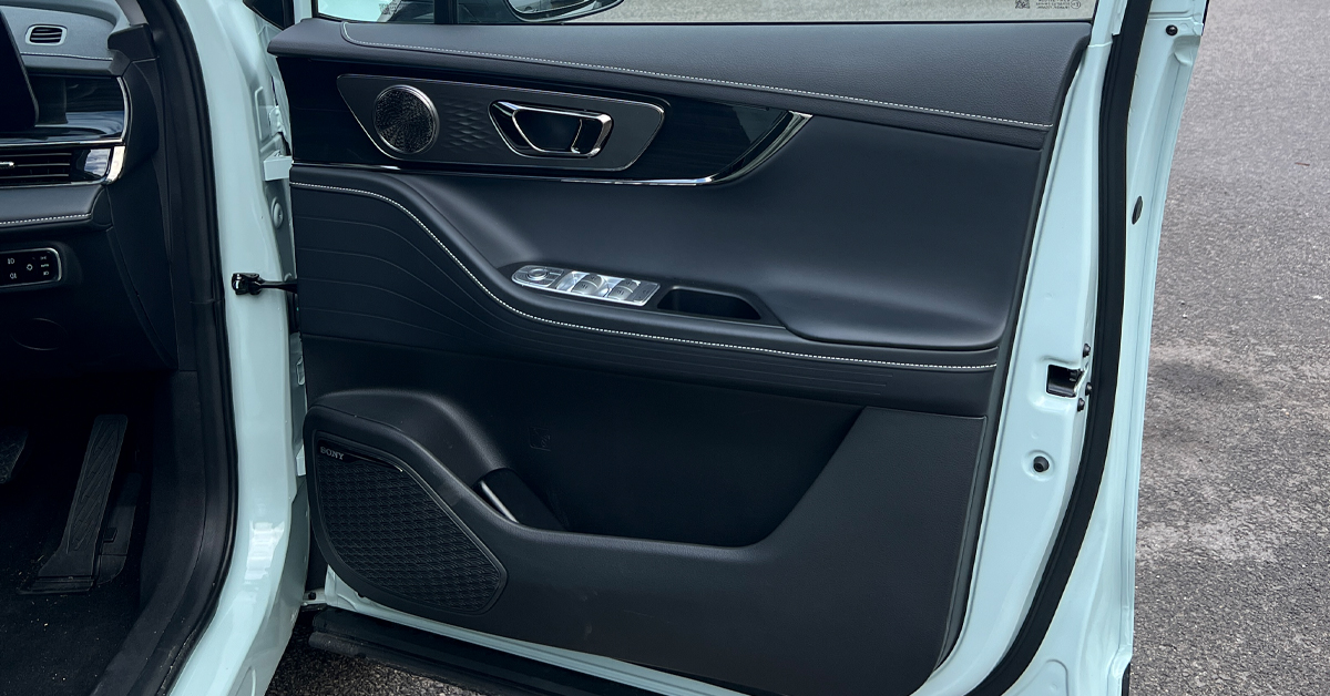 An image showing a 2024 Omoda E5 SUV front doors from the inside