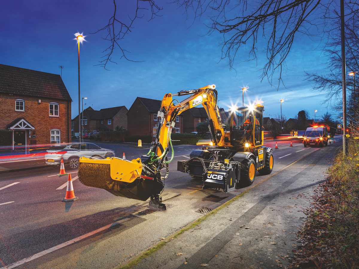 The digger that repairs potholes in minutes