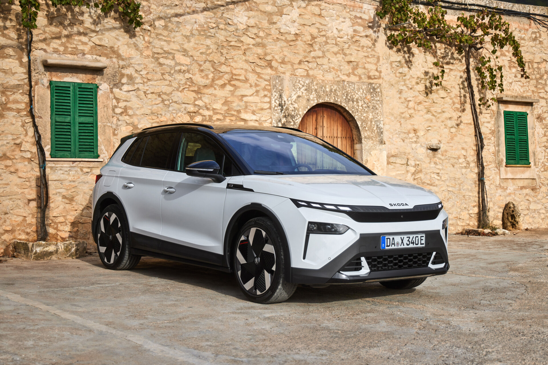 Front corner image of the Skoda Elroq