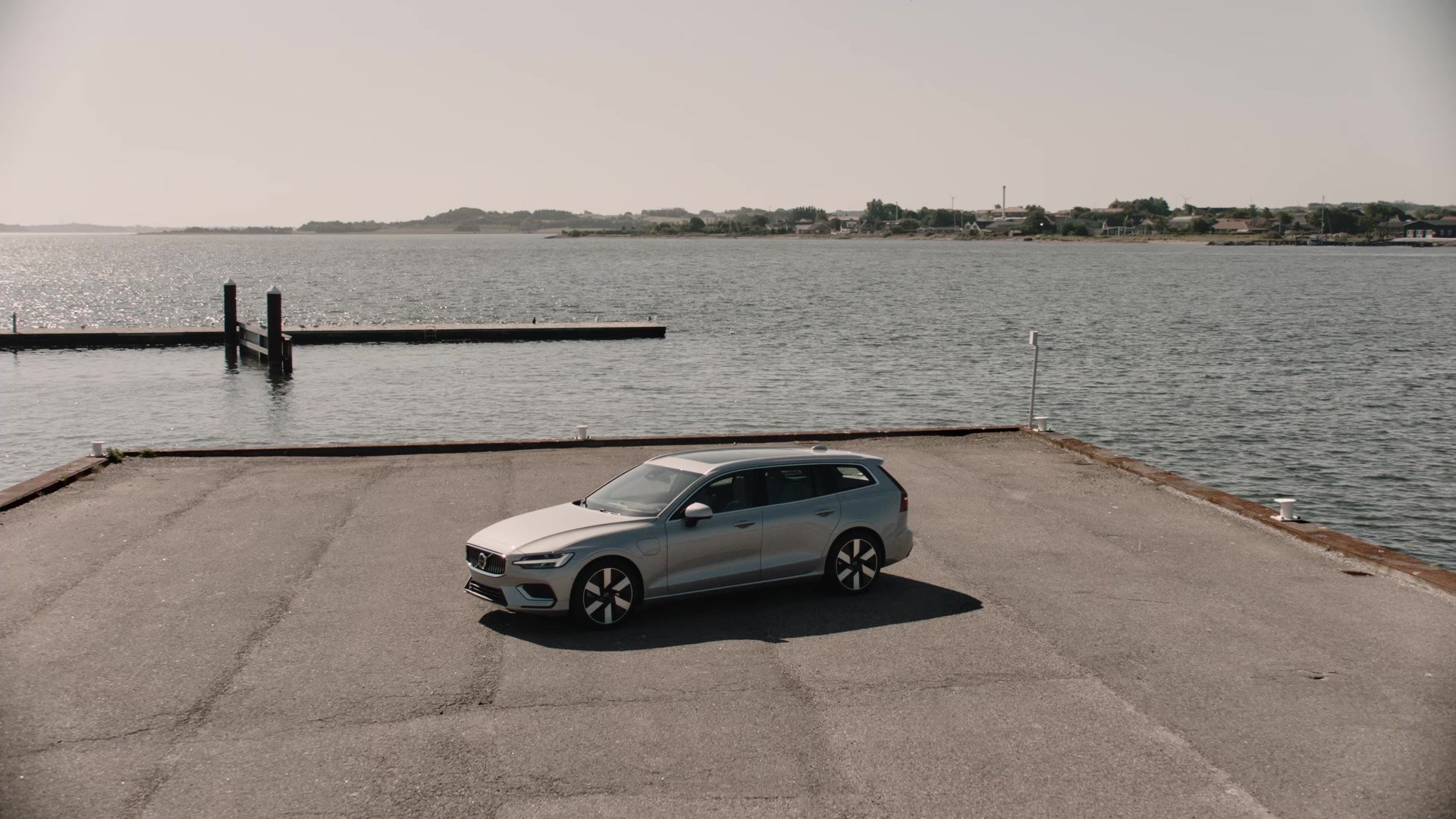  Volvo Reintroduces Hybrid V60 and V90 Estate Cars to UK Market After Brief Hiatus