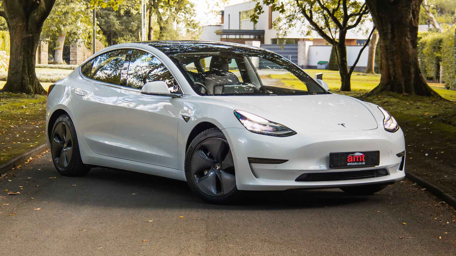 What is used car leasing and how does it work?