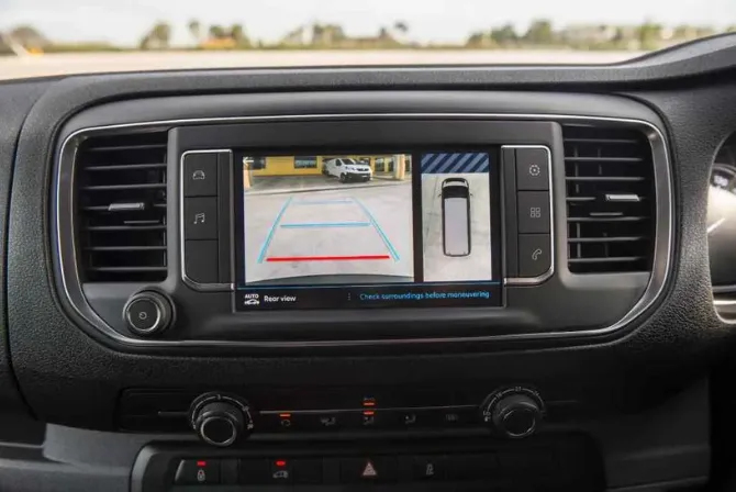 Efficiency Meets Comfort: Inside the Peugeot Expert Crew Van